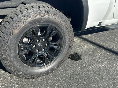 Used 2024 Chevrolet Silverado 1500 ZR2 w/ Technology Package image 10