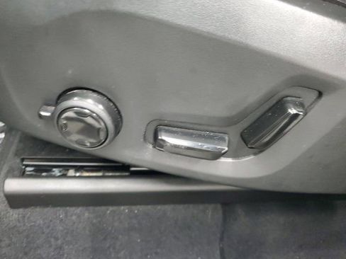 Used 2022 Volvo XC60 B6 R-Design image 16