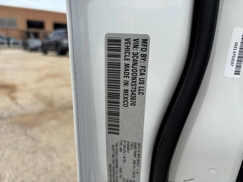 Used 2025 Jeep Compass Trailhawk AWD/4WD image 28