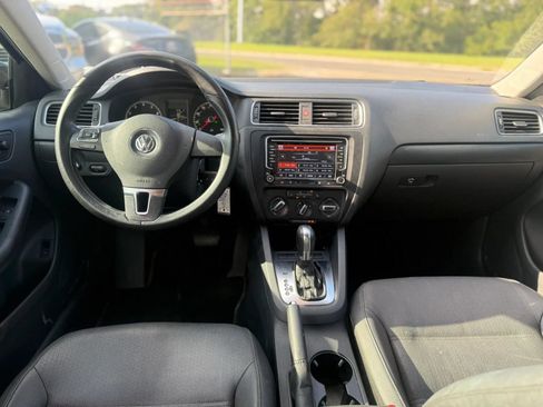 Used 2011 Volkswagen Jetta SE FWD image 12