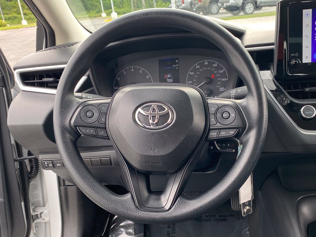 Used 2025 Toyota Corolla LE FWD image 23