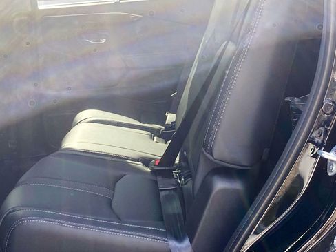 Certified 2025 Honda Pilot Touring image 1
