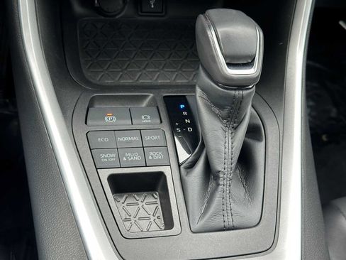 Used 2022 Toyota RAV4 XLE Premium image 28