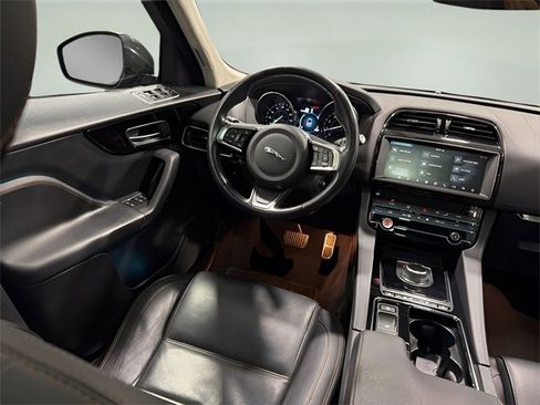 Used 2019 Jaguar F-PACE Prestige image 28