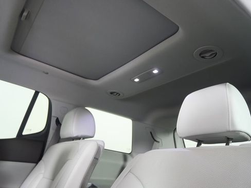 Used 2020 GMC Acadia SLT w/ Driver Alert Package II FWD image 15