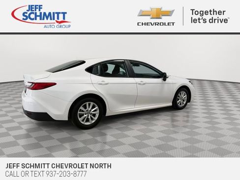 Used 2025 Toyota Camry LE image 11