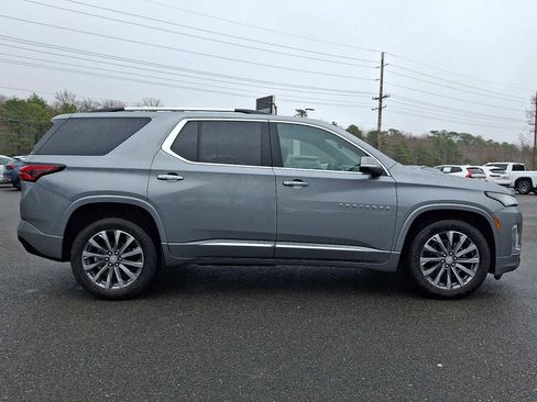 Used 2023 Chevrolet Traverse Premier image 4
