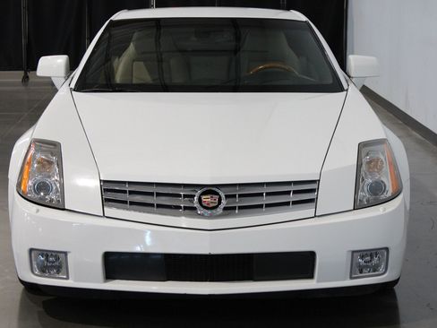 Used 2008 Cadillac XLR RWD image 24