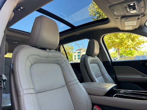 Used 2023 Lincoln Aviator Reserve w/ Equipment Group 201A RWD image 18