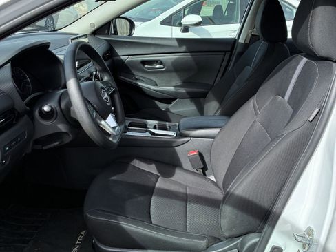 Used 2024 Nissan Sentra SV image 3