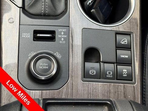 Used 2024 Toyota Highlander Limited AWD/4WD image 29