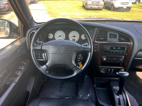 Used 2001 Nissan Pathfinder LE image 30
