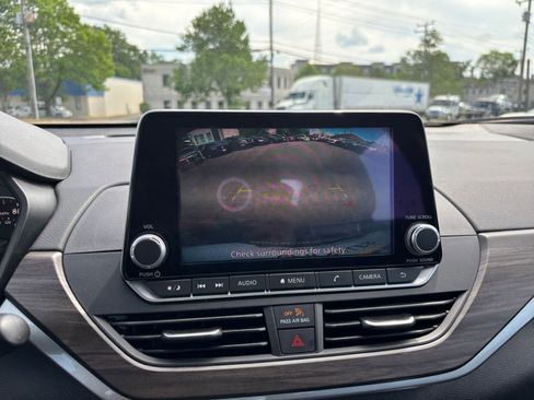 Used 2025 Nissan Altima 2.5 SV image 23