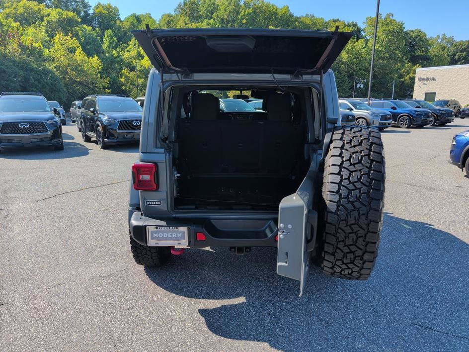 Used 2020 Jeep Wrangler Unlimited Rubicon w/ Steel Bumper Group AWD/4WD image 15