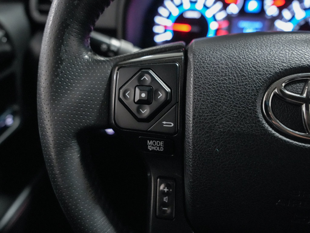 Used 2018 Toyota 4Runner TRD Off-Road Premium AWD/4WD image 17