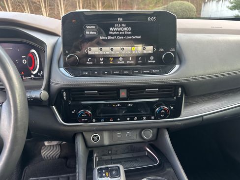 Certified 2022 Nissan Rogue Platinum w/ Head-Up Display Package image 28