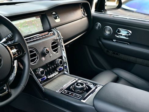 Used 2019 Rolls-Royce Cullinan image 12