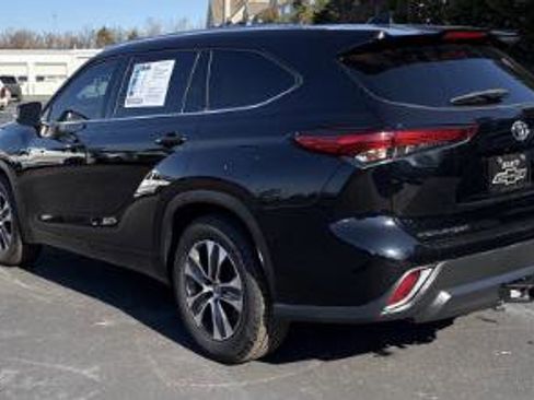 Used 2021 Toyota Highlander XLE image 4