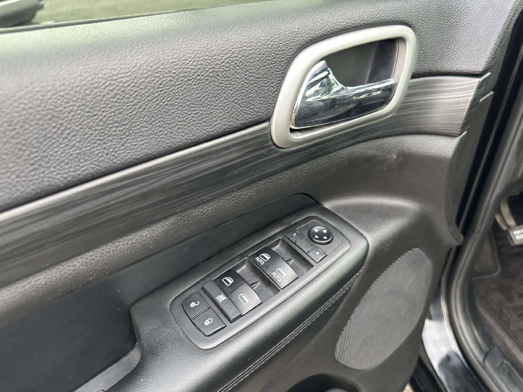 Used 2019 Jeep Grand Cherokee Altitude AWD/4WD image 19