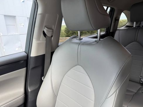 Used 2022 Toyota Highlander XLE AWD/4WD image 20