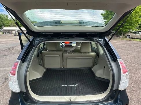 Used 2017 Toyota Prius V Four FWD image 51