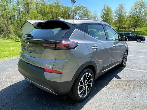 Certified 2023 Chevrolet Bolt EUV Premier w/ Sun & Sound Package FWD image 3