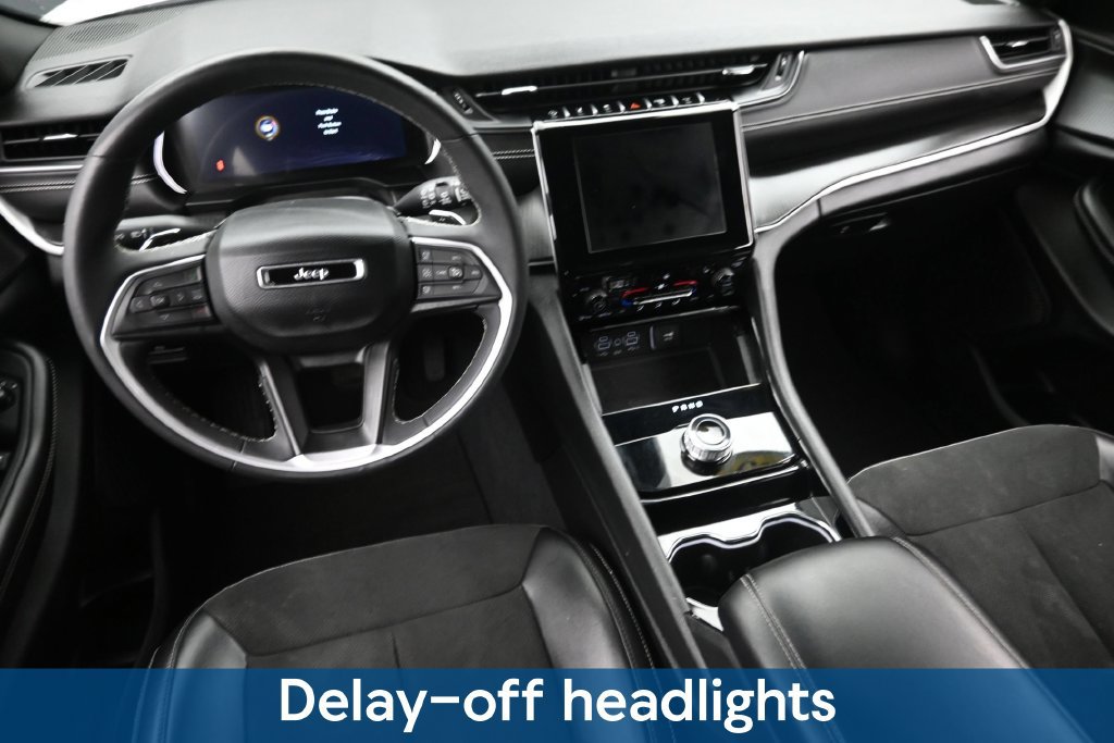 Used 2023 Jeep Grand Cherokee Altitude AWD/4WD image 17
