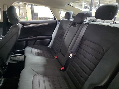 Used 2019 Ford Fusion SE image 8