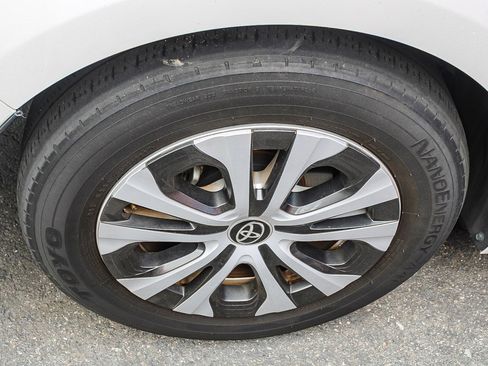 Used 2022 Toyota Prius Prime XLE FWD image 13