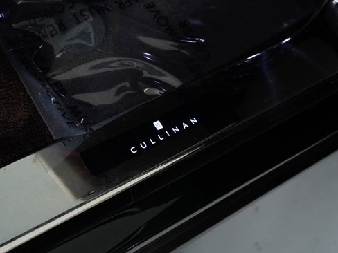 Used 2023 Rolls-Royce Cullinan w/ Cullinan Package image 49