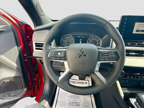 Used 2026 Mitsubishi Outlander LE FWD image 10