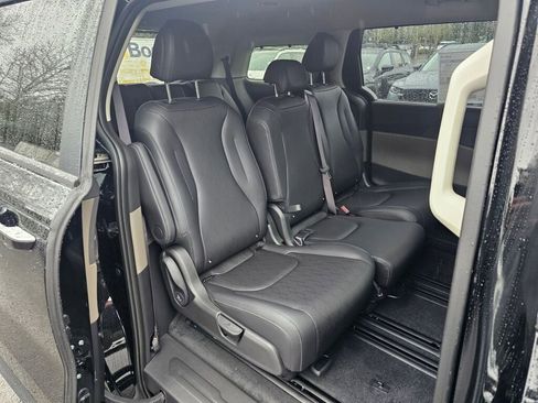 New 2026 Kia Carnival EX image 28