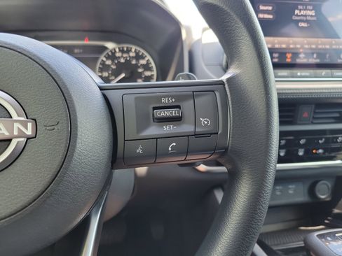 Used 2024 Nissan Rogue S AWD/4WD image 22