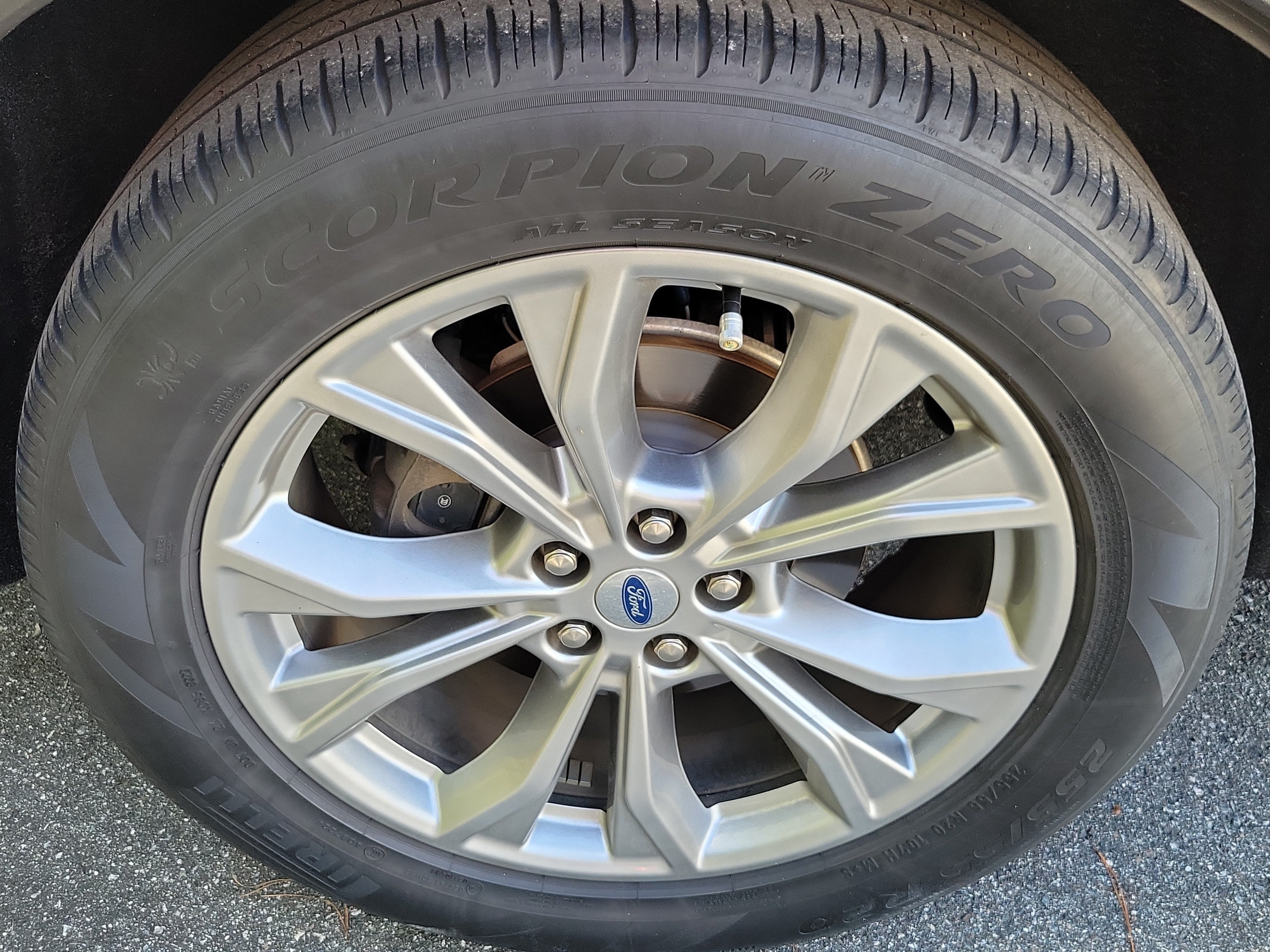 Used 2023 Ford Explorer XLT w/ Equipment Group 202A RWD image 3