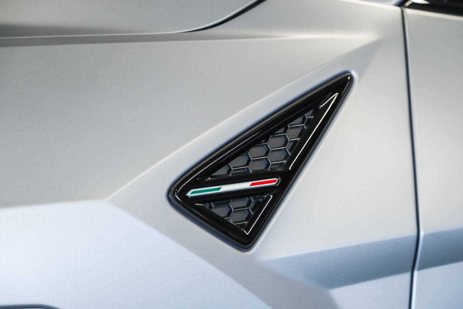 Used 2022 Lamborghini Urus AWD/4WD image 23