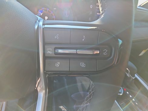 Used 2026 Chevrolet Colorado ZR2 w/ Technology Package AWD/4WD image 17