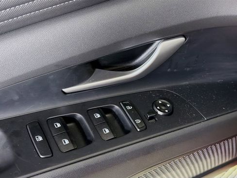 Used 2025 Hyundai Elantra SEL image 22