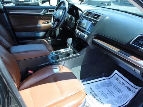 Used 2017 Subaru Outback 3.6R Touring image 9