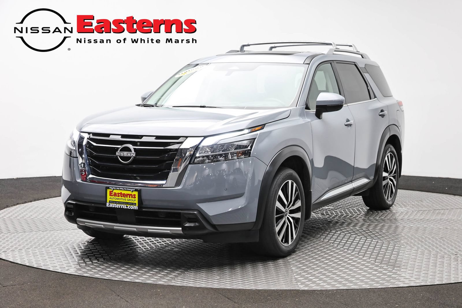 Used 2023 Nissan Pathfinder Platinum w/ Cargo Package AWD/4WD image 1