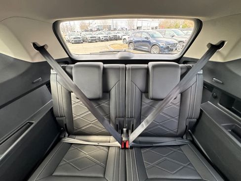 Used 2025 Volkswagen Atlas SE image 32