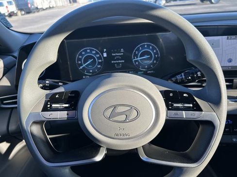 Used 2024 Hyundai Elantra SEL image 28