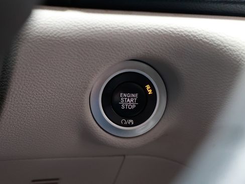 Used 2017 Chrysler Pacifica LX image 36