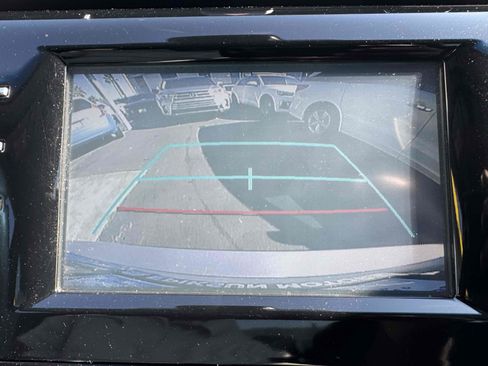 Used 2018 Toyota Camry LE image 24