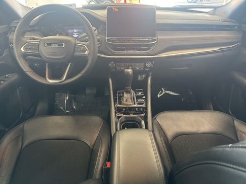 Used 2025 Jeep Compass Trailhawk AWD/4WD image 29