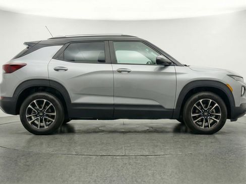 Used 2025 Chevrolet TrailBlazer LT image 11