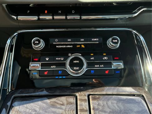 Used 2019 Lincoln Navigator L Reserve AWD/4WD image 29