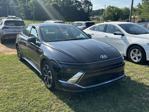 Used 2024 Hyundai Sonata SEL FWD image 3