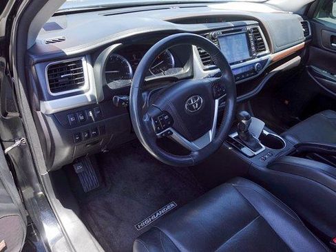 Used 2016 Toyota Highlander Limited Platinum FWD image 11