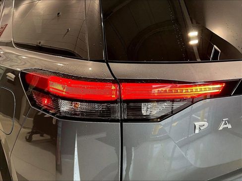 Used 2023 Nissan Pathfinder SL w/ SL Premium Package image 26