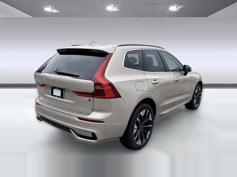 Used 2026 Volvo XC60 B5 Plus w/ Protection Package Premier image 9
